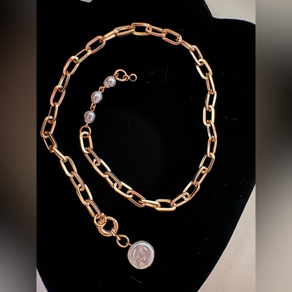 Elegant Gold Tone Chunky Chain and Faux Pearl Coin Drop Necklace 18” - Picture 4 of 6